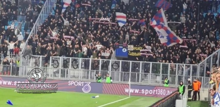 FOTO Torcida sprejem išarala ogradu na Opus Areni. Ovo je poruka koju je ostavila