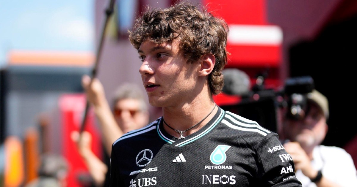 Vozač Formule 1 (18) još ide u srednju školu. Pozvao je cijeli razred na utrku