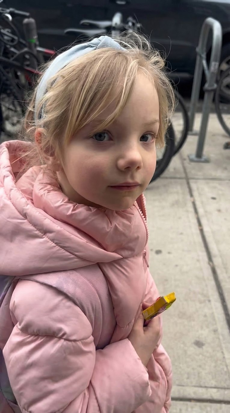 Djevojčicu (7) zadirkivale cure u školi, njezina reakcija oduševila milijune 🥰