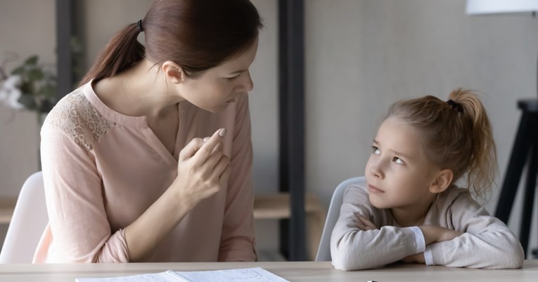 Kako reagirati kada dijete dobije lošu ocjenu u školi? Evo što kažu psiholozi