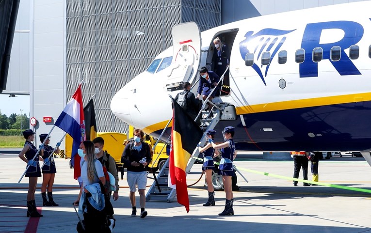 VIDEO I FOTO U Zagreb sletio prvi avion Ryanaira