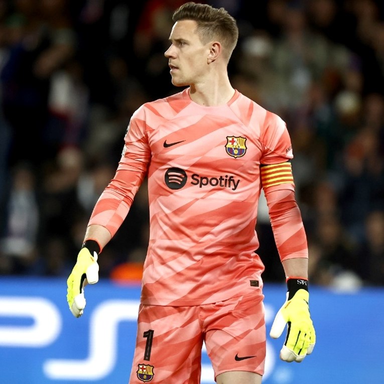 Barcelona pokrenula postupak protiv ter Stegena. Oduzela mu je kapetansku vrpcu