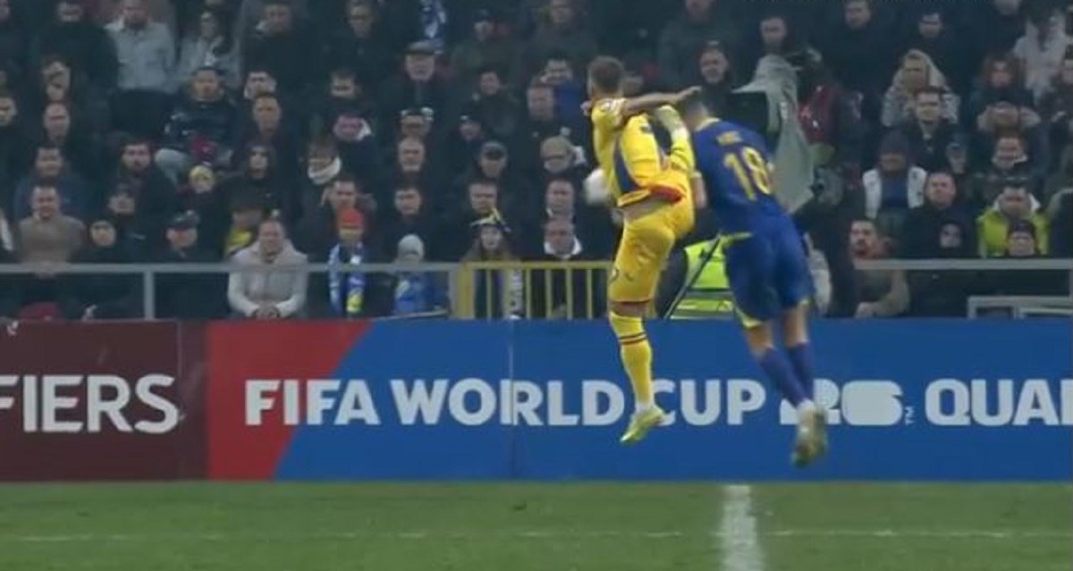 VIDEO Bivši stoper Hajduka dobio je kopačkom u glavu. Rumunj je odmah isključen