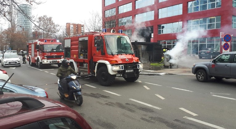 VIDEO Požar u Zagrebu, na Radničkoj se zapalio kontejner