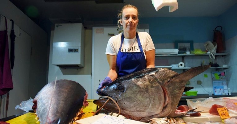 Na tržnici u Puli pažnju prolaznika privukla tuna teška više od 80 kilograma