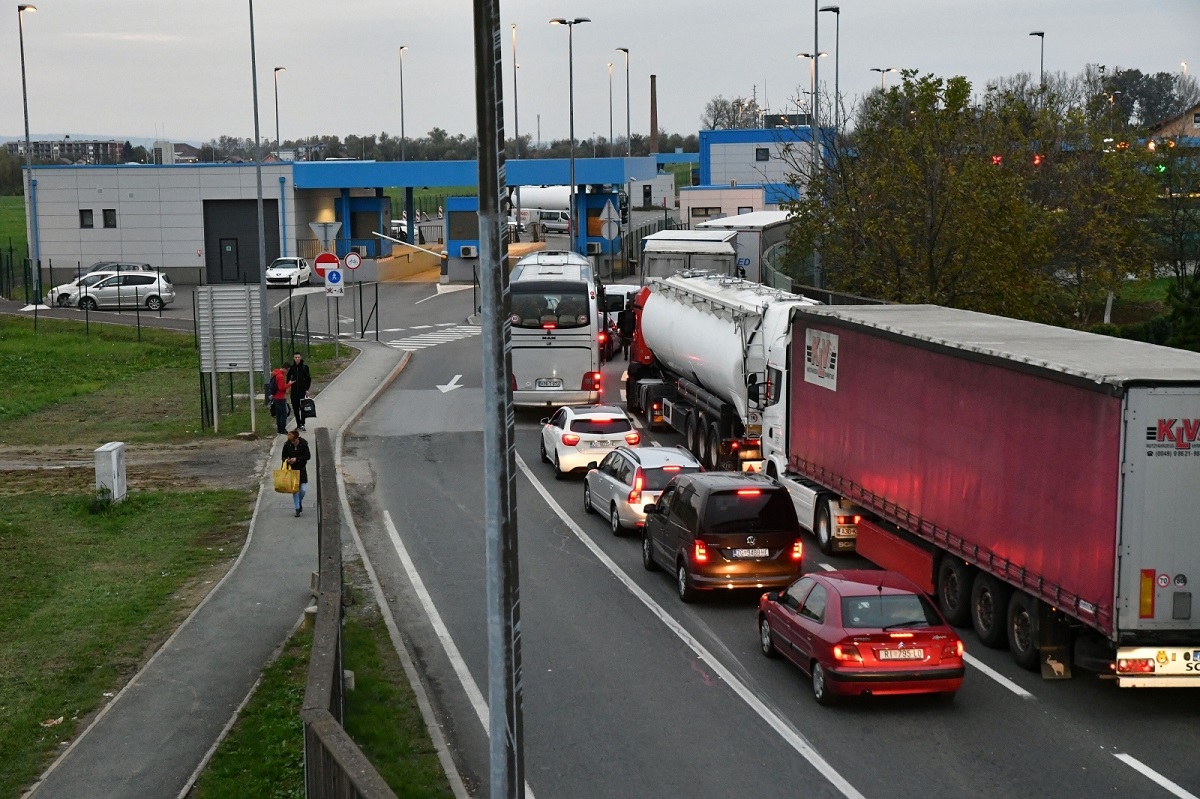 U pripremi odluka da svi putnici koji ulaze u BiH iz bilo koje države moraju u samoizolaciju