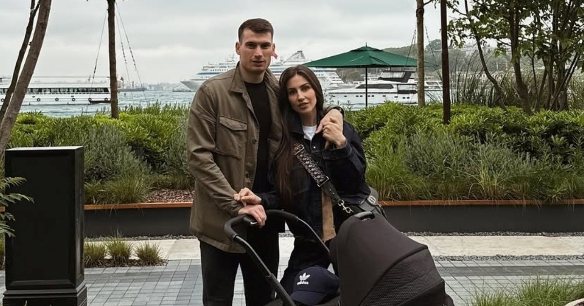 Helena i Dominik Livaković podijelili prve fotke s novorođenom kćeri, otkrili i ime