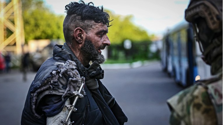 Ovo su evakuirani ukrajinski vojnici iz čeličane Azovstal