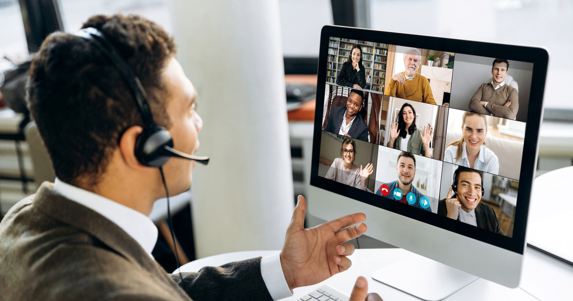 Šef zaboravio isključiti zvuk na Zoom sastanku, umrli su od smijeha kad su ga čuli