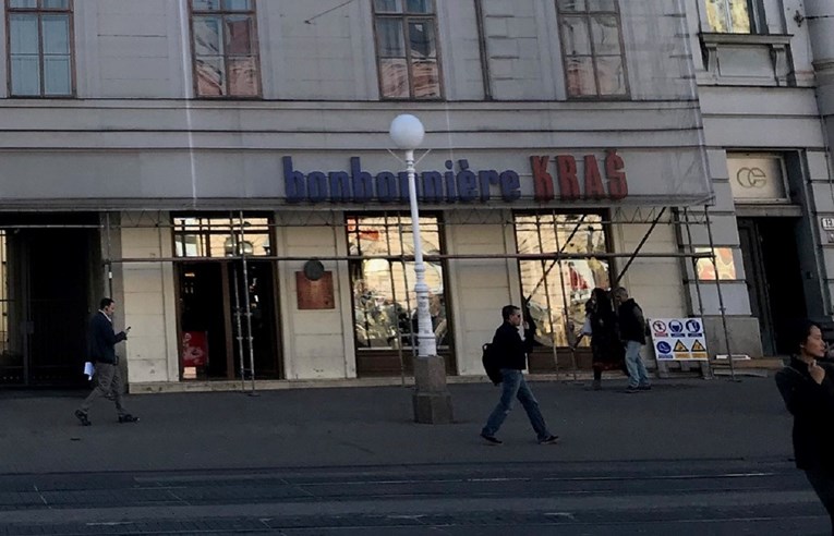 Potres oštetio zgradu na Trgu bana Jelačića u Zagrebu, Kraš hitno zatvorio dućan