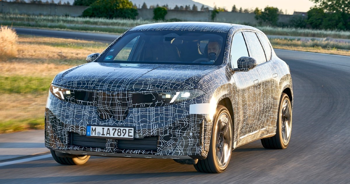 Prototipom novog BMW-a zabio se u bus, brojni ozlijeđeni