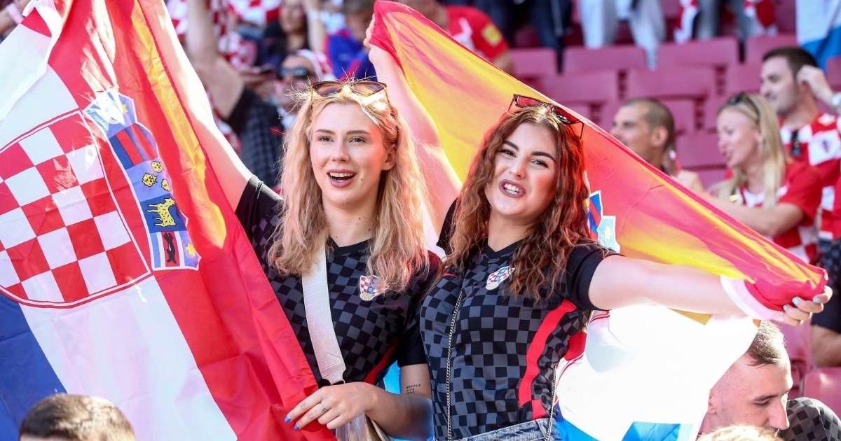 Pogledajte kako navijačice bodre hrvatsku reprezentaciju na tribinama u Kopenhagenu