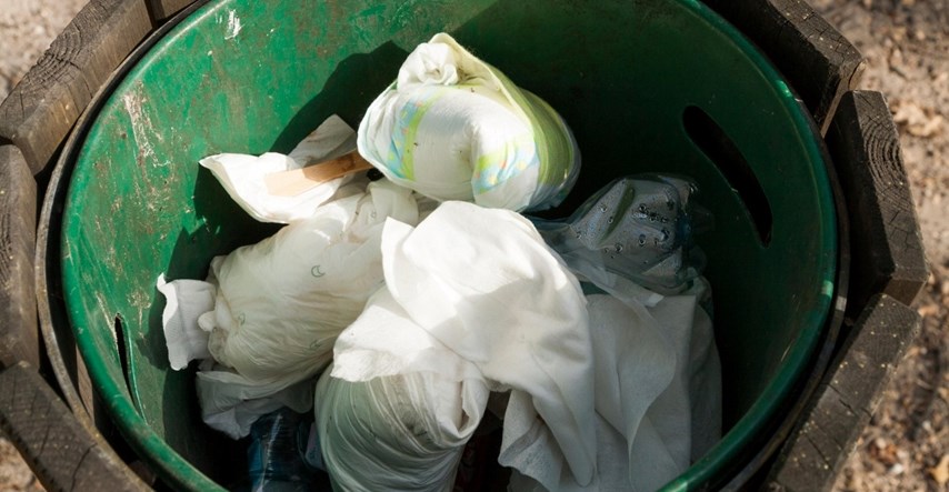 Ljudi se svađaju je li OK pelene bacati u smeće. Što mislite?