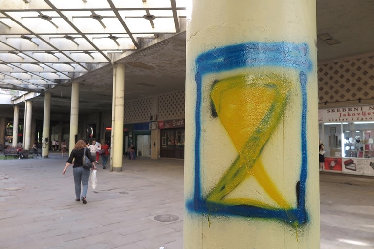 FOTO Plavom i žutom bojom precrtali slova "Z" u Beogradu