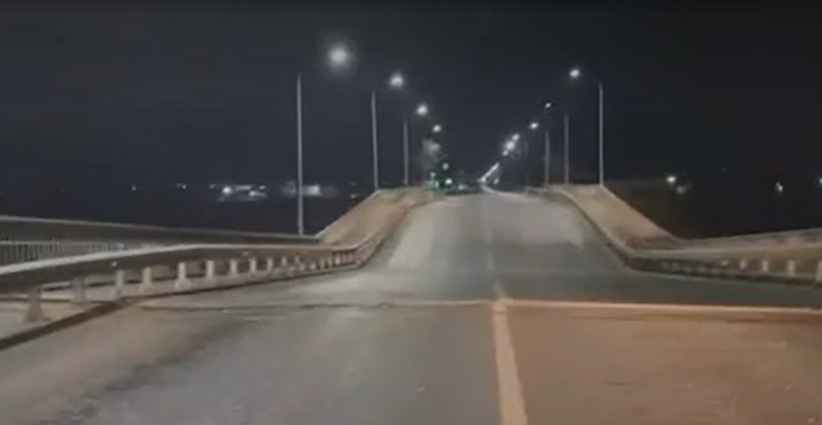 Stižu snimke napada na ključan most kod okupiranog grada u Ukrajini