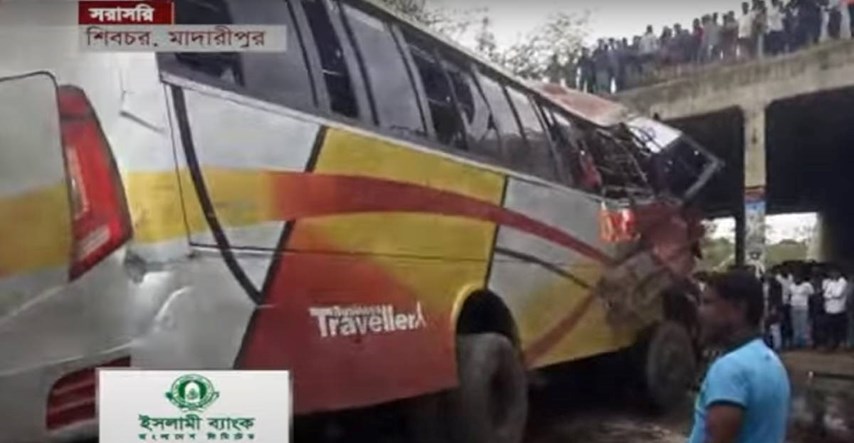 VIDEO Autobus u Bangladešu sletio s ceste, pao u jarak. Poginulo najmanje 19 ljudi