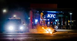 Treća noć nereda u Nizozemskoj, izgrednici izazivali požare i pljačkali trgovine