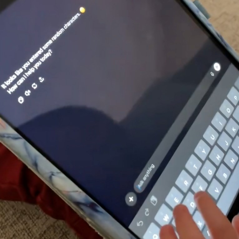 Tata ostavio sina samog s iPadom. Kad se vratio, iznenadio se što je dječak radio