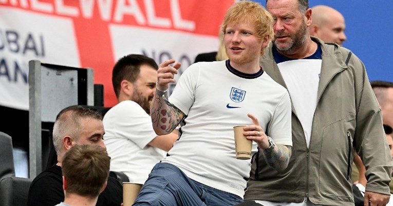 Ed Sheeran nastupio u kampu engleske reprezentacije. Komentari su nemilosrdni