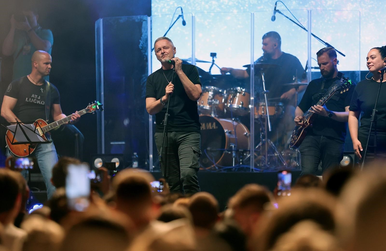 Održan duhovni koncert u Splitu. Nastupio Thompson, program vodila Simona Mijoković