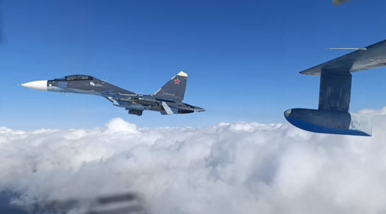 Prvi slučaj. Španjolski F-18 presreo ruski Su-30 s neobičnim oružjem nad Baltikom