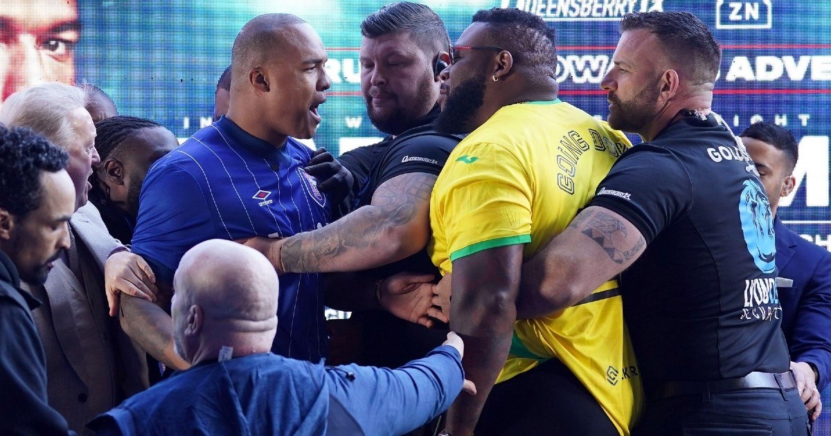 VIDEO Bivši Cro Copov protivnik ošamario suparnika. Zaštitari spriječili tučnjavu