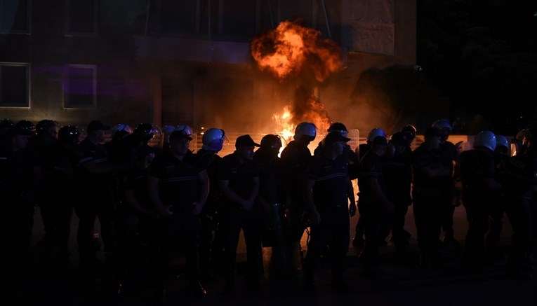 Veliki prosvjedi u Albaniji. Bacali molotovljeve koktele, traže ostavku premijera