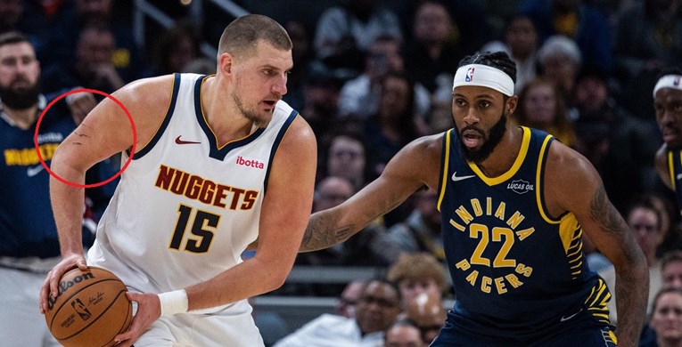 Jokić je krvav. Pogledajte što čuvari rade njegovim rukama