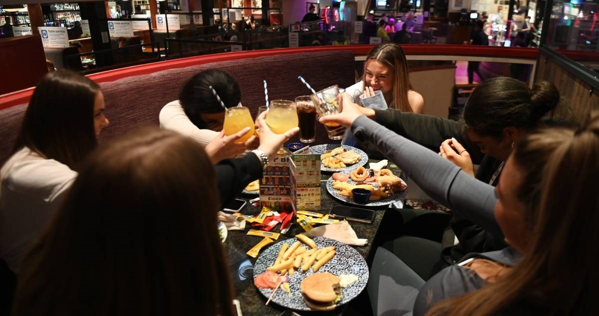 Ukidanje mjera u Engleskoj je prijetnja cijelom svijetu, tvrdi 1200 znanstvenika