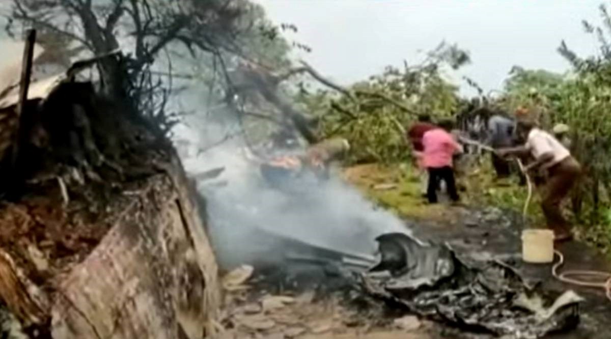 VIDEO U Indiji se srušio vojni helikopter, u njemu bio zapovjednik indijske vojske