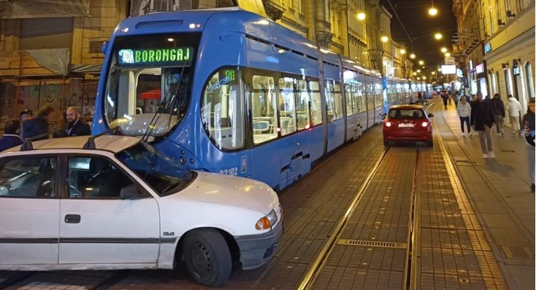 U centru Zagreba sudarili se tramvaj i auto
