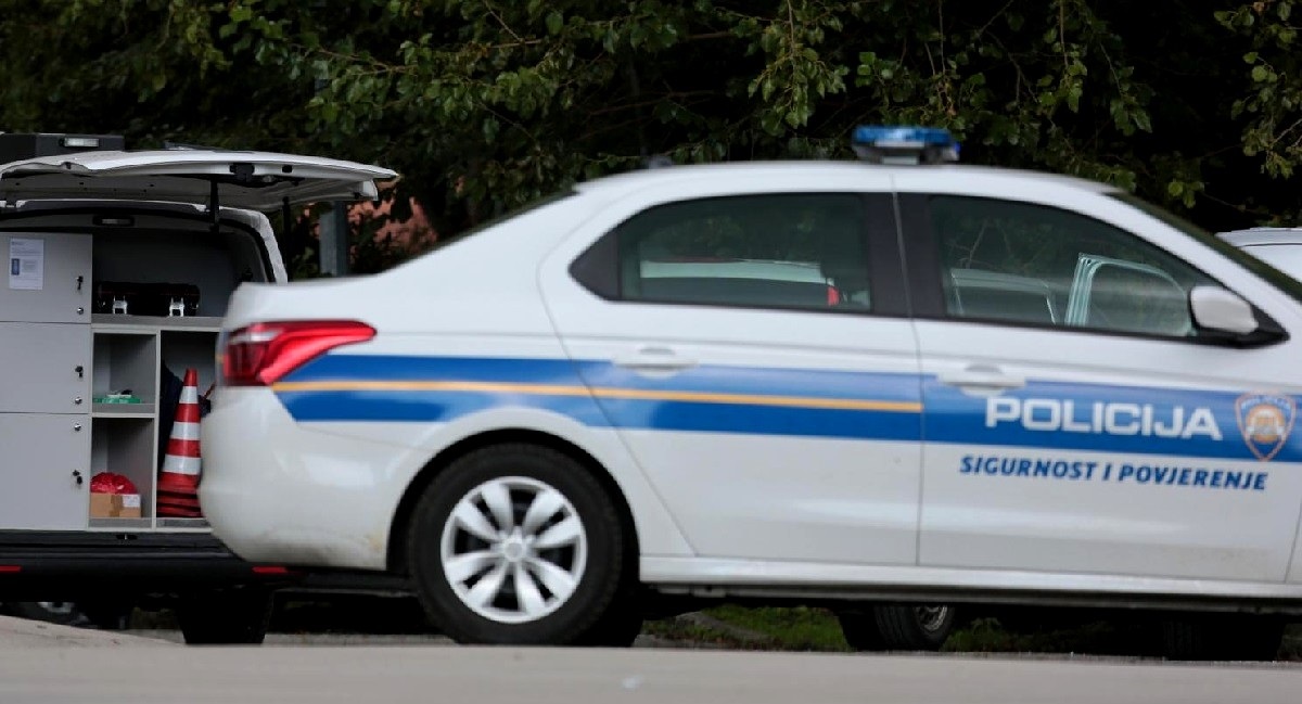 Kod Babine Grede se mrtav pijan zabio u parkirani auto. Bilo je pola 10 ujutro