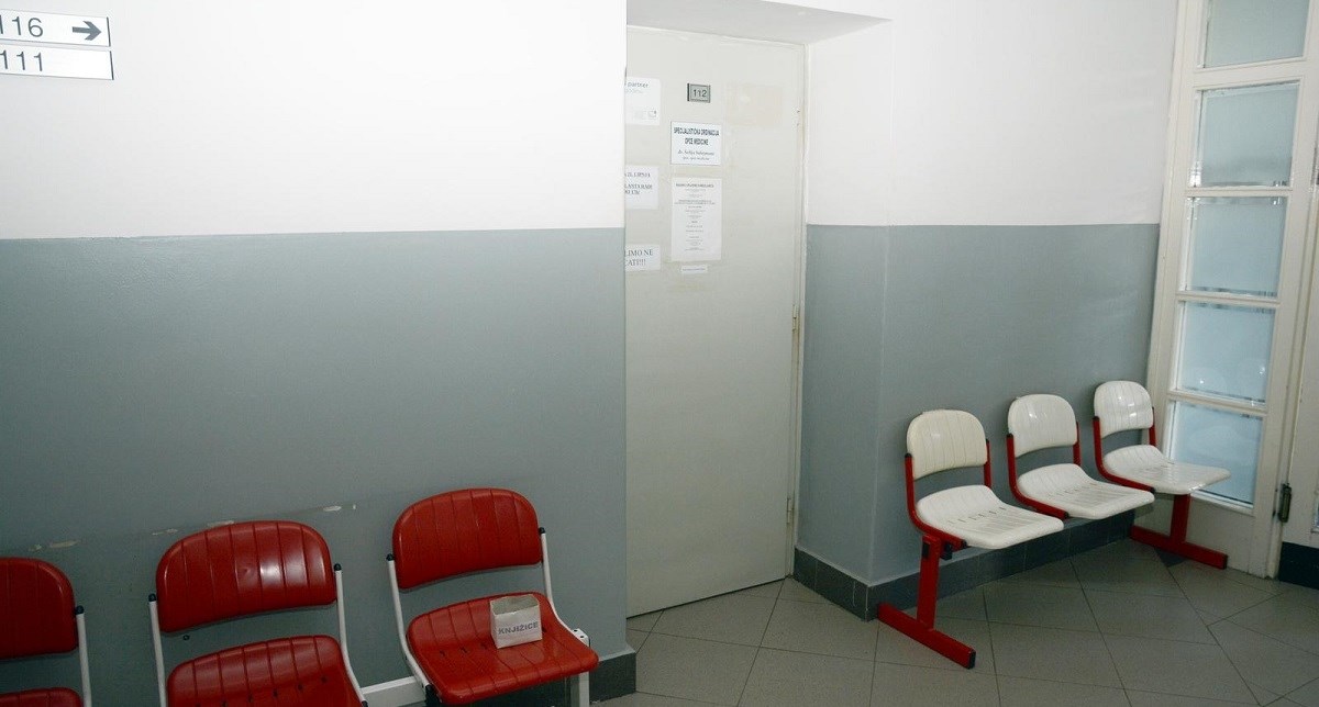 Muškarac izvadio nož u čekaonici Doma zdravlja i uznemiravao druge pacijente