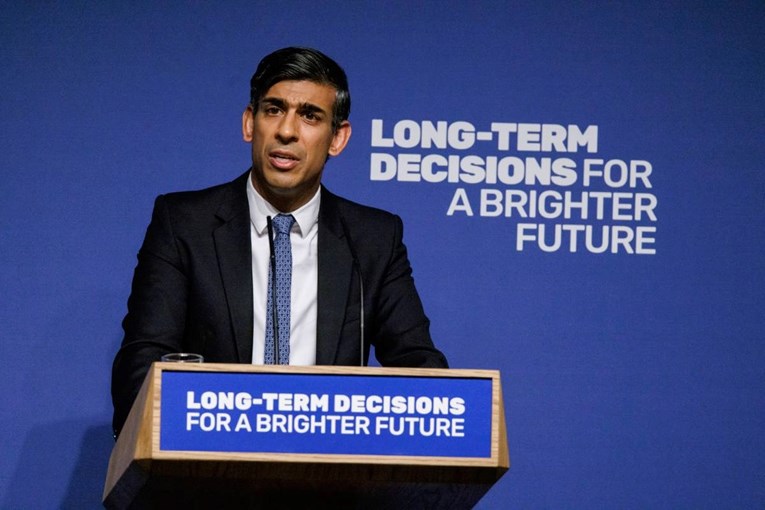 Sunak: AI može izmaknuti ljudskoj kontroli