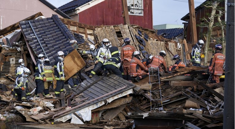 Nakon potresa u Japanu više od 200 ljudi se smatra nestalima, 33.000 u skloništima
