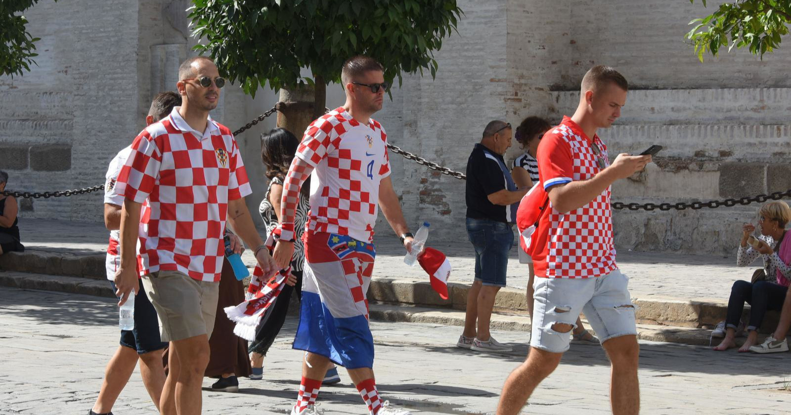 FOTO I VIDEO Hrvatski navijači preplavili Sevillu uoči utakmice protiv Španjolske