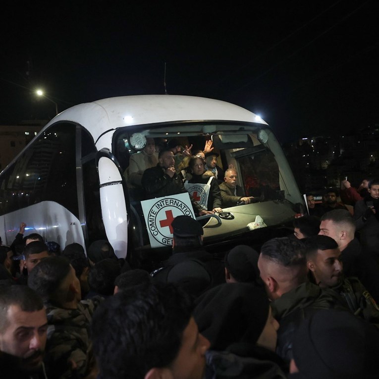 U noćnoj razmjeni Hamas predao tijela taoca u zamjenu za palestinske zatvorenike