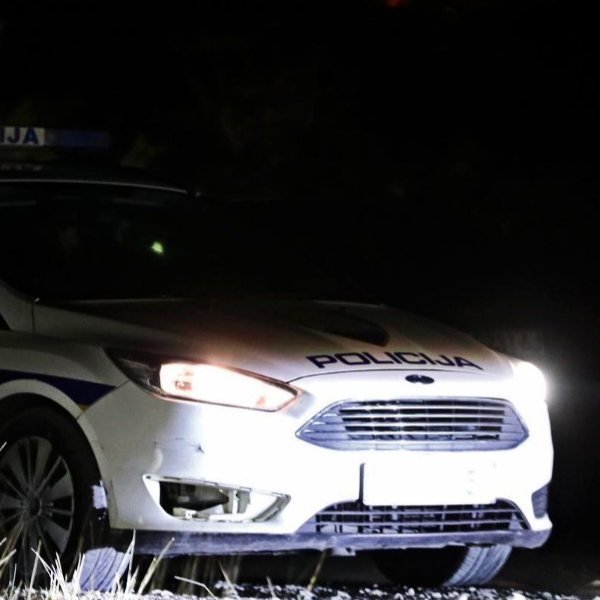 Na Korčuli pijan dvaput sletio s ceste. Auto izgorio, nema ozlijeđenih