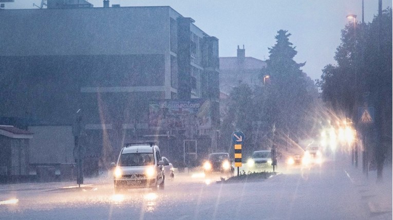 DHMZ izdao alarme za opasno vrijeme, moguće poplave i olujna bura