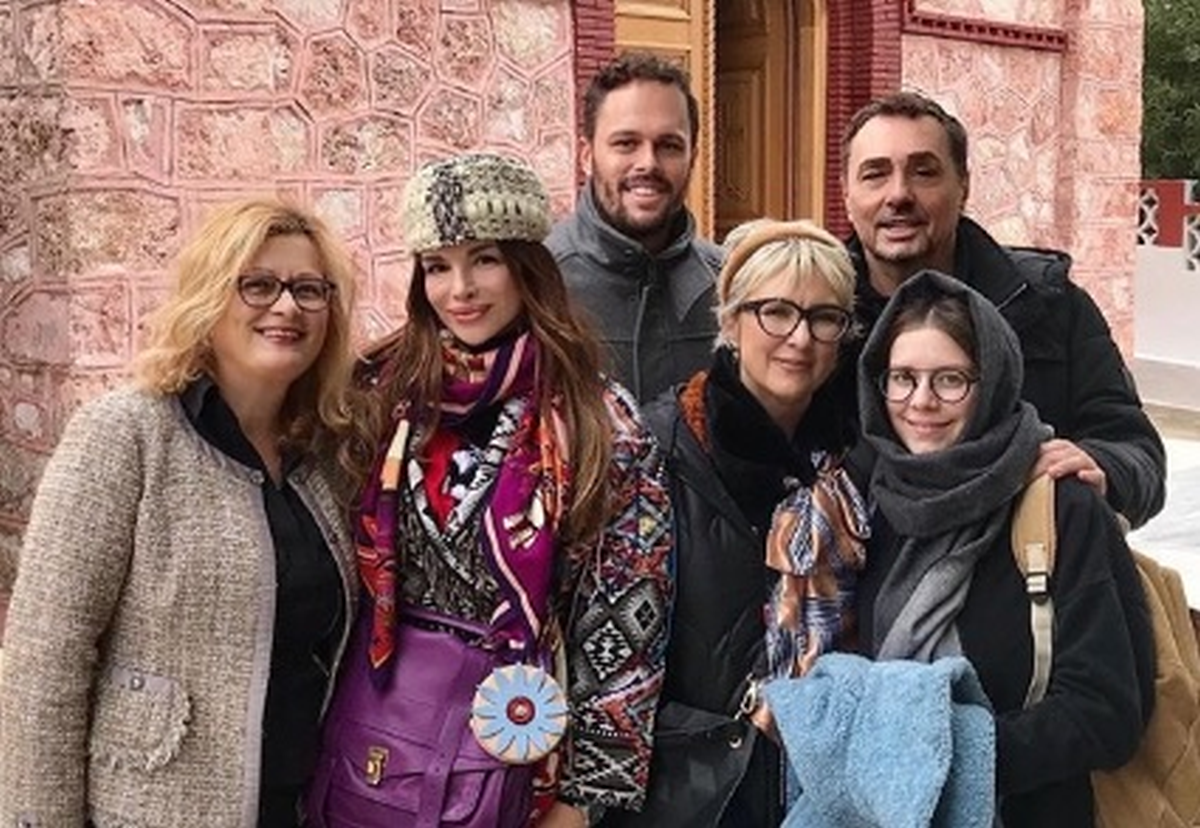 Seve pozirala sa svekrom i svekrvom na putu koji ju je "promijenio iz temelja"