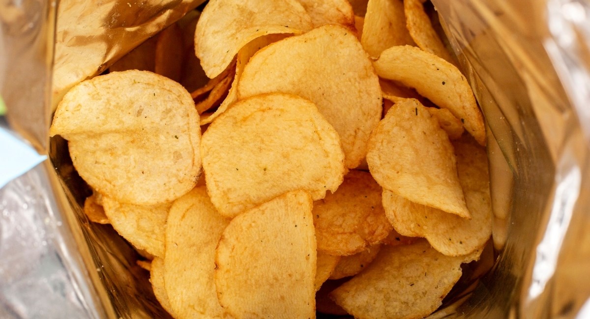 Kupujete jumbo pakiranja čipsa? Evo zašto vam se čini da ga u njima i nije puno više