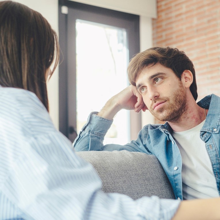 Stalno se vrtite u krug? Psiholog otkriva zašto veza zapravo ne napreduje