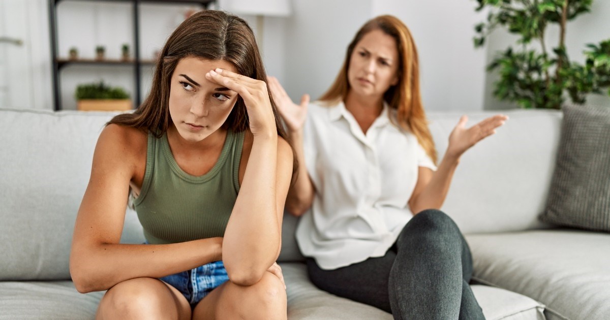 5 znakova da još uvijek živite kako biste ugodili roditeljima koji to nisu zaslužili