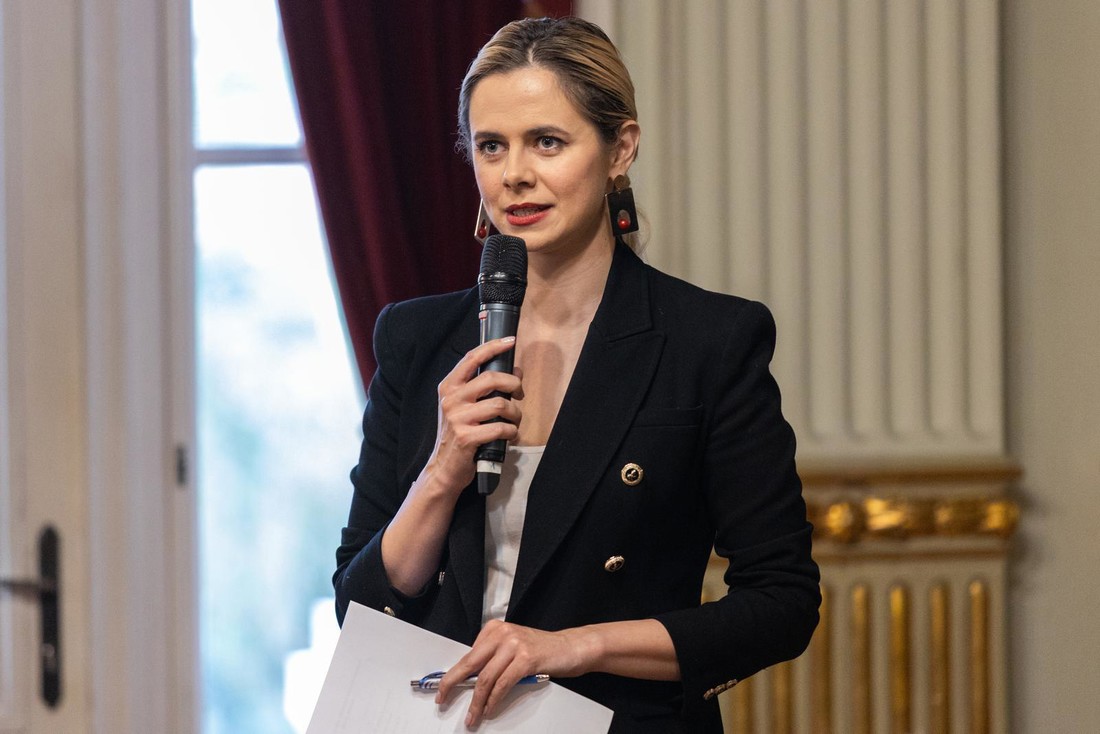 HRT-ova Antonia Ćosić s viklerima ušetala u ljekarnu pa doživjela simpatičan susret