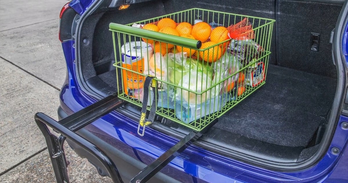 TikTok je poludio za kolicima za šoping koja kliznu u prtljažnik. Našli smo slična