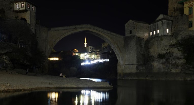 Zrinjski proslavio dvostruku titulu, zbog politike Stari most nije osvijetljen grbom