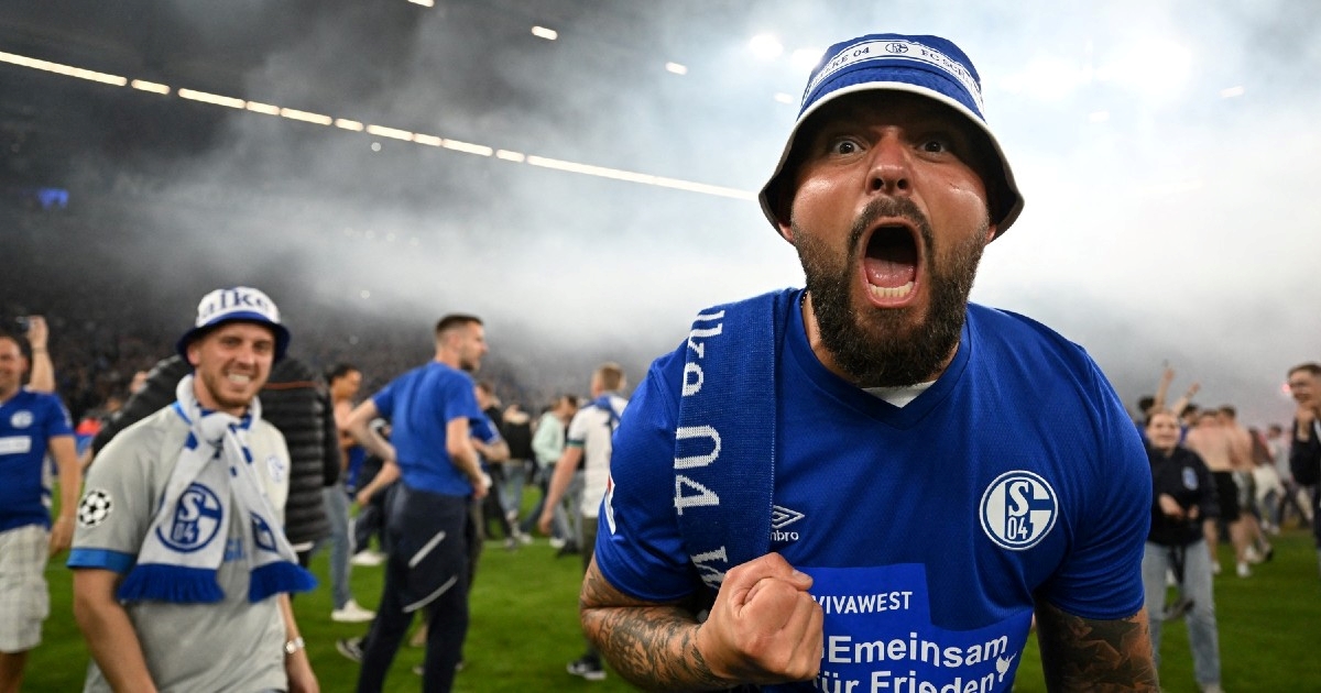 Navijači Schalkea u ludoj proslavi uništili gol i travnjak. Klub objavio fotografiju