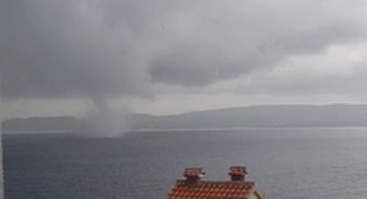 VIDEO Velika pijavica pojavila se kod Omiša