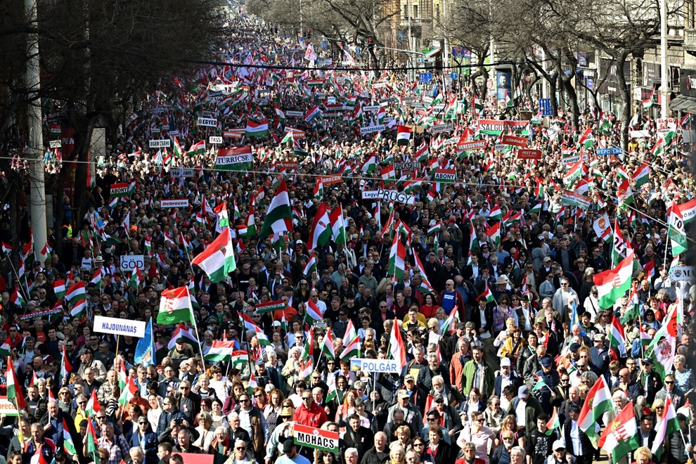 Provladina povorka u Budimpešti.