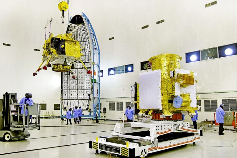 Indija će sutra lansirati najjeftiniju misiju na Mjesec